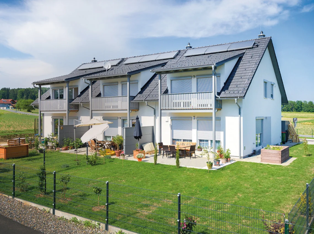 Fotografie eines modernen Doppelhauses von Kohlbacher Haus.