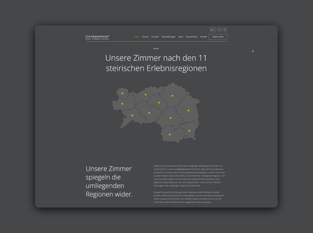 Desktop-Screenshot der Hotelzimmer-Seite mit einer Steiermarkkarte, auf der jedes Zimmer nach einer Region benannt ist.